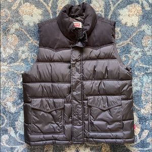 Levi’s Men’s puffer vest